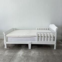 Toddler Bed With 2 Mattresses 