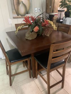 Tall dinner table with 4 chairs