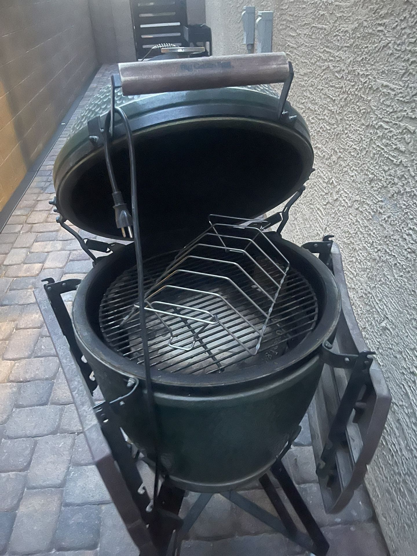 Green Egg Grill Great Shape Used Twice.