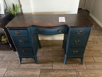 Desk/vanity