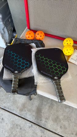 Pickleball Paddles and balls(NEW)