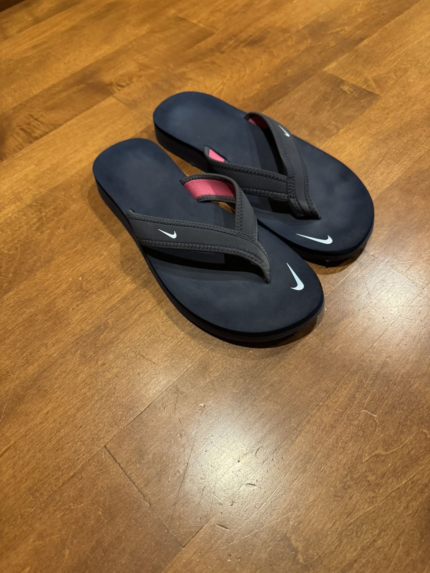 Woman’s Nike Flip Flops Can Ship If Needed