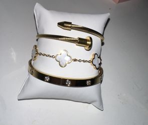 Nail bracelets and sets