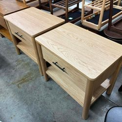 Set of 2 Silk&Snow Tofino Nightstand(small damage)