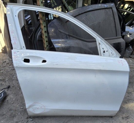 2016 2017 2018 2019 2020  MERCEDES BENZ GLC  RIGHT PASSENGER FRONT DOOR 