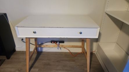 White Desk 
