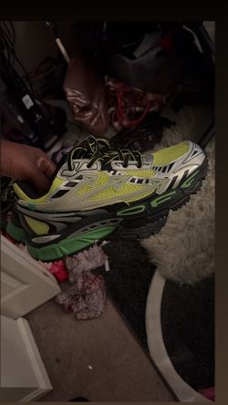 Mens size 9 off white sneaker 300$