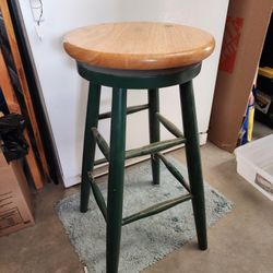 4 Swiveling Stools