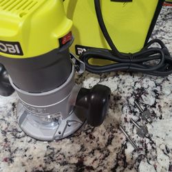 RYOBI

8.5 Amp 1-1/2 Peak HP Fixed Base Corded Router