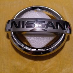 2013-2018 Nissan Altima, Murano, Rogue, & Maxima Front Grill Chrome Emblem