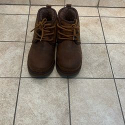 Ugg - Kids Size 4