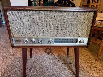 1960s Silvertone AM/FM photograph