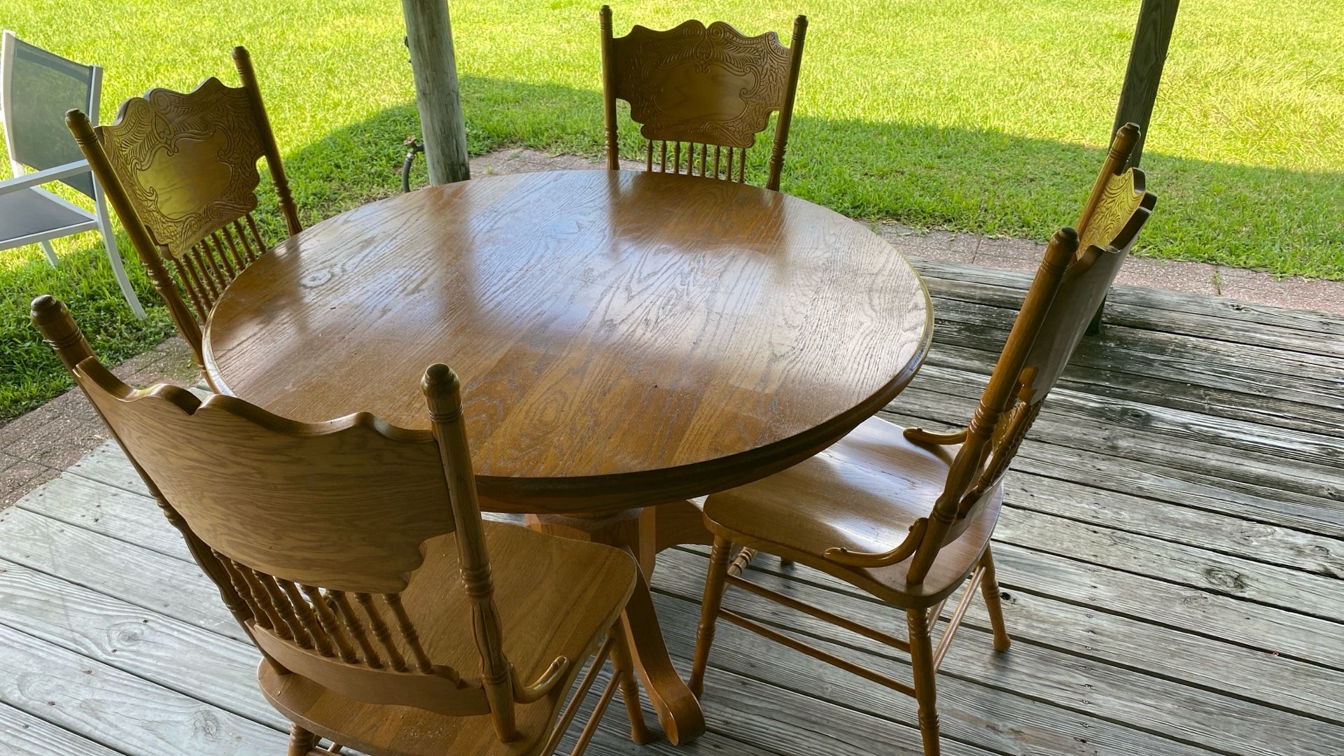 Oak Table 6 Chairs And One Table Leaf
