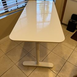 IKEA BEKANT manual sit-stand desk and vintage-style chair set