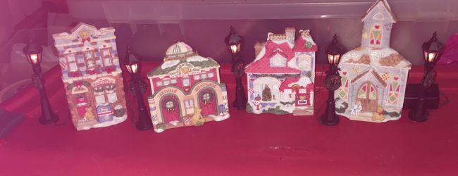 Cherished teddies houses and street lights