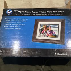 HP 7” Digital picture Frame