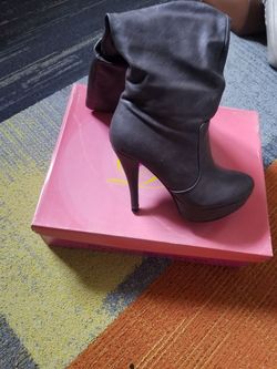 Long gray boot 6 1/2