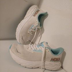 HOKA ONE  ARAHI 7 