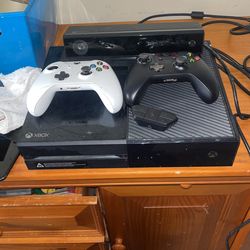 Xbox One With Xbox Kinect And 2 Controllers 