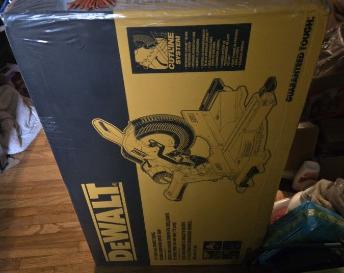 DeWALT DWS780 12" Double Bevel Sliding Compound Miter Saw