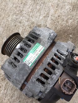 2006 Toyota Sienna. Alternator.