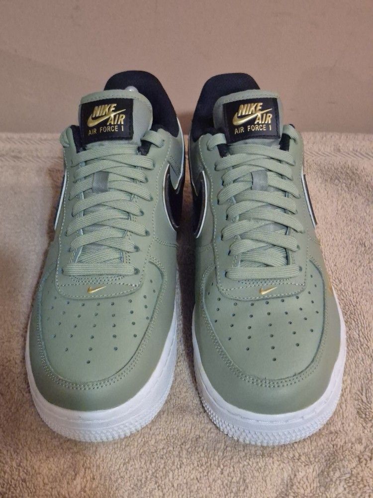 Nike Air Force 1 Low '07 LV8 - Mn(Sz 7.5)