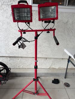 Husky Dual Head Halogen Work Light on Tripod Stand