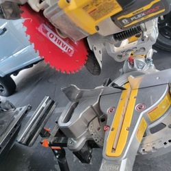 Dewalt  7 1/4 Miter Saw Less Then 6 Months Old