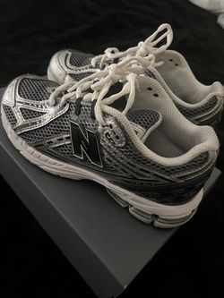 New balance kids size 3 grey/black