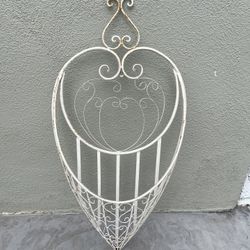 Garden Art Hanging Heart Basket Iron Metal