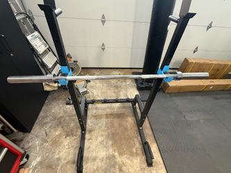 Squad and bench press rack with bar