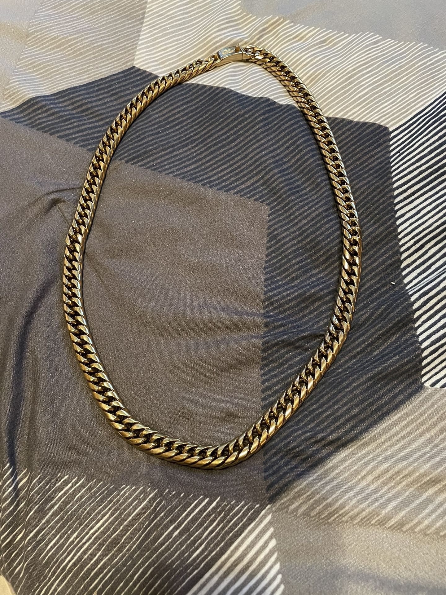 18 Karat Gold Plated necklace in good condition