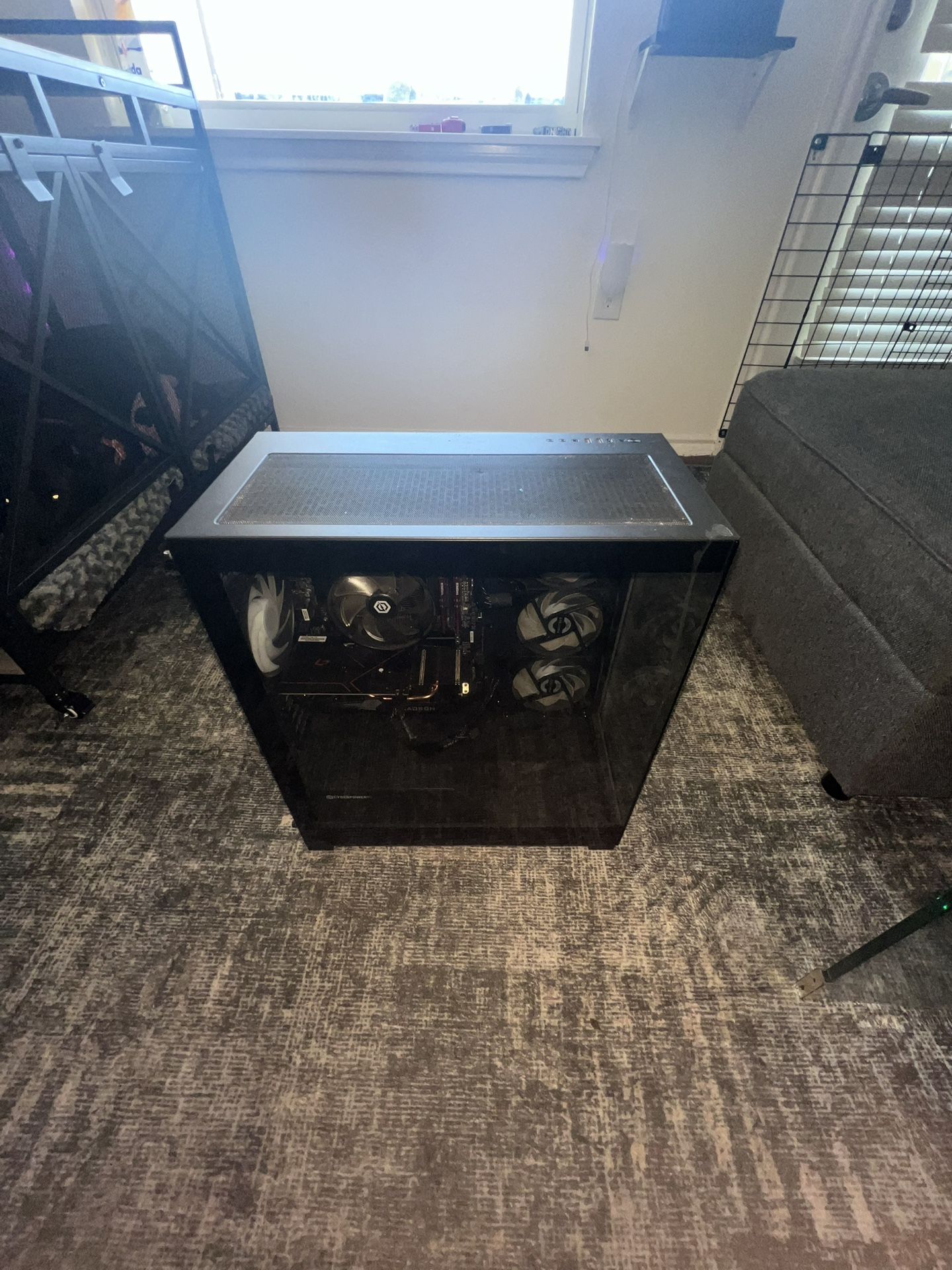 CyberPowerPC - Gamer Xtreme Gaming Desktop - Intel Core i5-14400F - 16GB Memory - NVIDIA GeForce RTX 5060 8GB - 1TB PCIe 4.0 SSD - Black