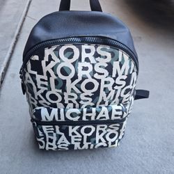 Michaelkors Backpacks .. Ask For Prices Preguntar Por Precios 