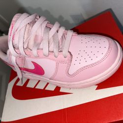 Women Nikes Shoes Size 4.5