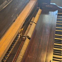 Free Piano - Valencia. Must Be Professionally Moved 