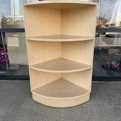 Corner shelf display