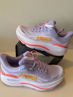 HOKA Bondi 9 in the "Aster Flower / Starlight Glow" (or Lilac Cream / Tangerine