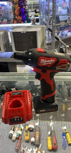 Milwaukee 12V Cordless Drill with Charger