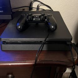 Gaming Console: PS4