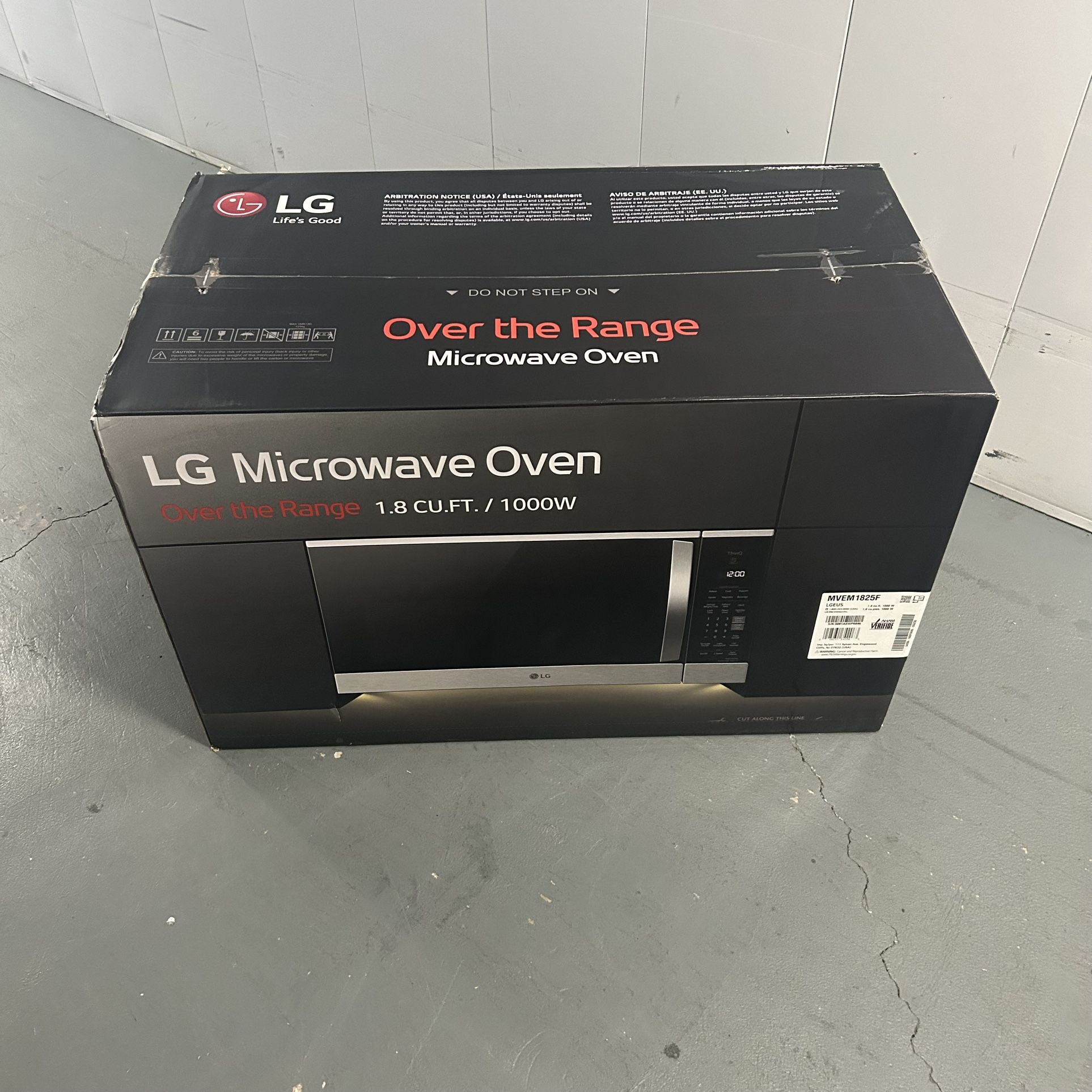 LG 1.8 cu. ft. 30 in. W Smart Over the Range Microwave Oven with EasyClean Black 1000-watt NEW