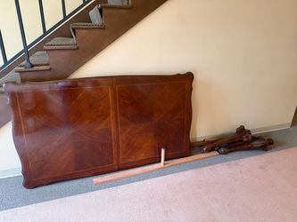 Large Wood Dining Table w/ Extension Leaf – Excellent Condition