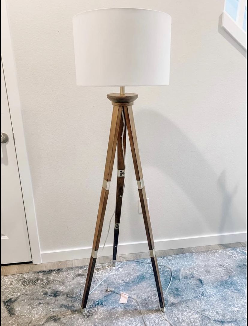 Tripod lamp / floor lamp