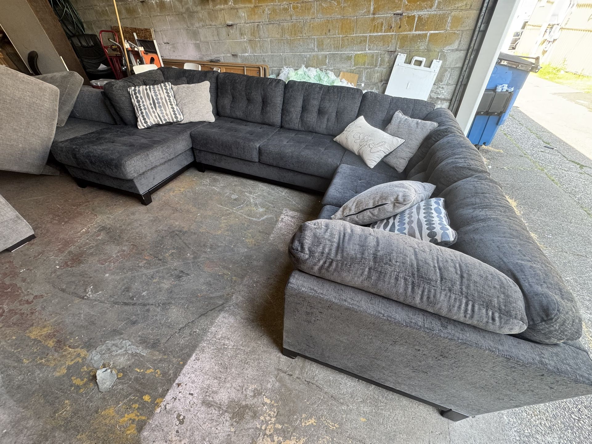 Grey Wrap Around Sectional Couch “WE DELIVER”