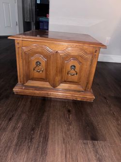 Wood storage chest coffee table cabinet
