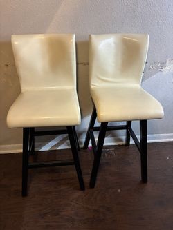 2 cream barstools