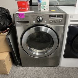 LG GRAPHITE STEEL FRONT LOAD GAS DRYER WITH STEAM