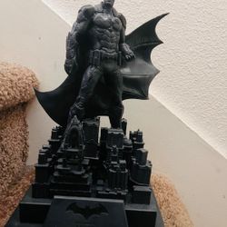 DC Comics Batman Statue with Light Up Gotham City Base Collectible