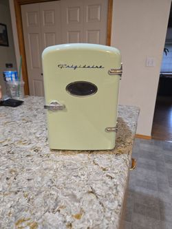 Mini Fridge $20!!!!
