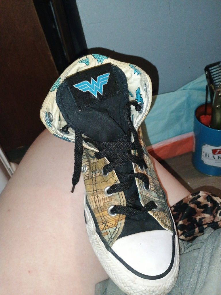 Wonder Woman Converse